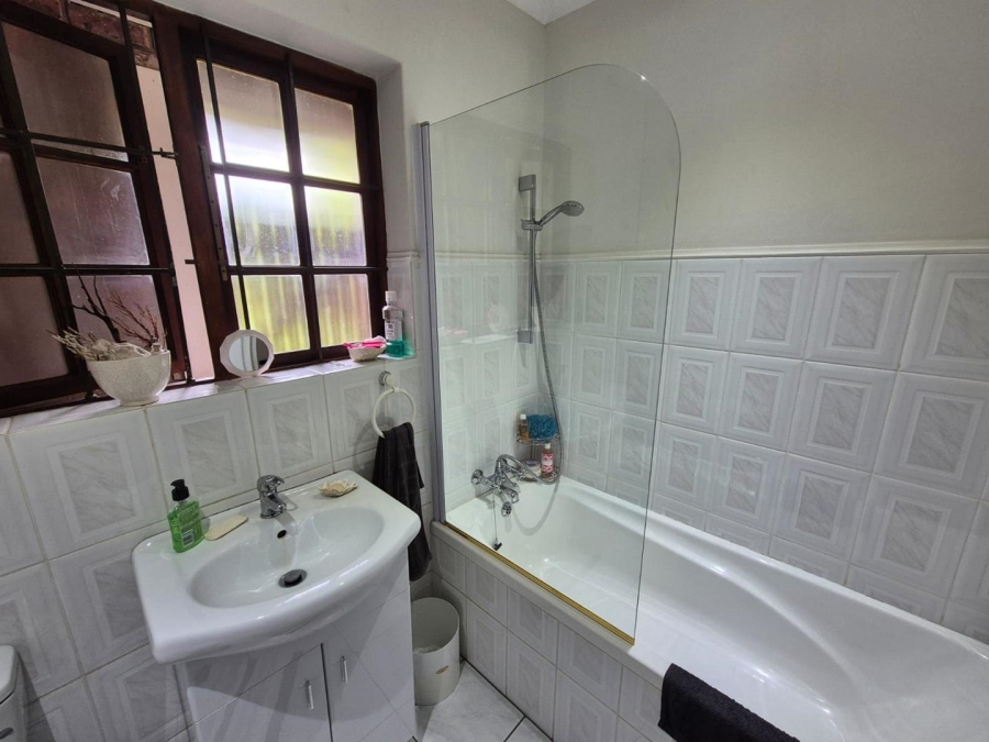To Let 3 Bedroom Property for Rent in Old Place Western Cape